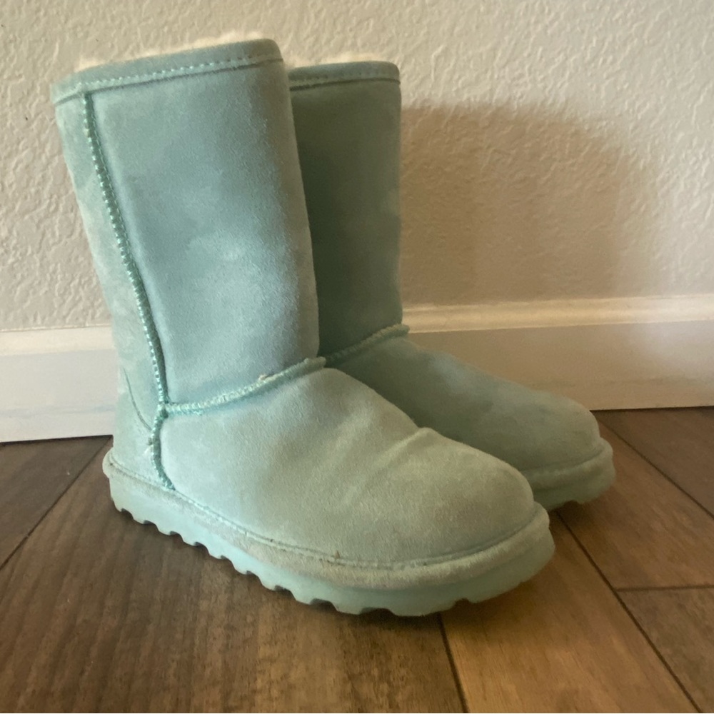 BearPaw fuzzy boots, size 7.